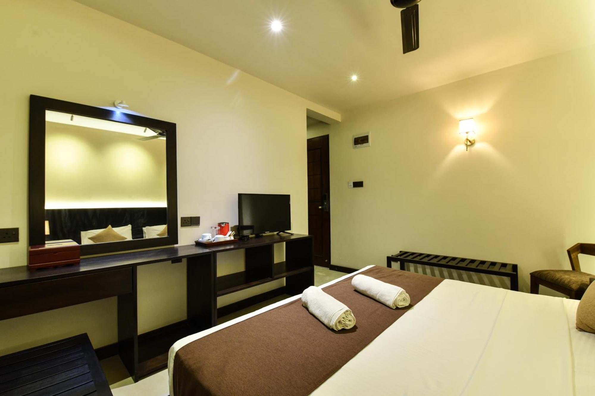 Hiriketiya Beach Resort Диквела Екстериор снимка