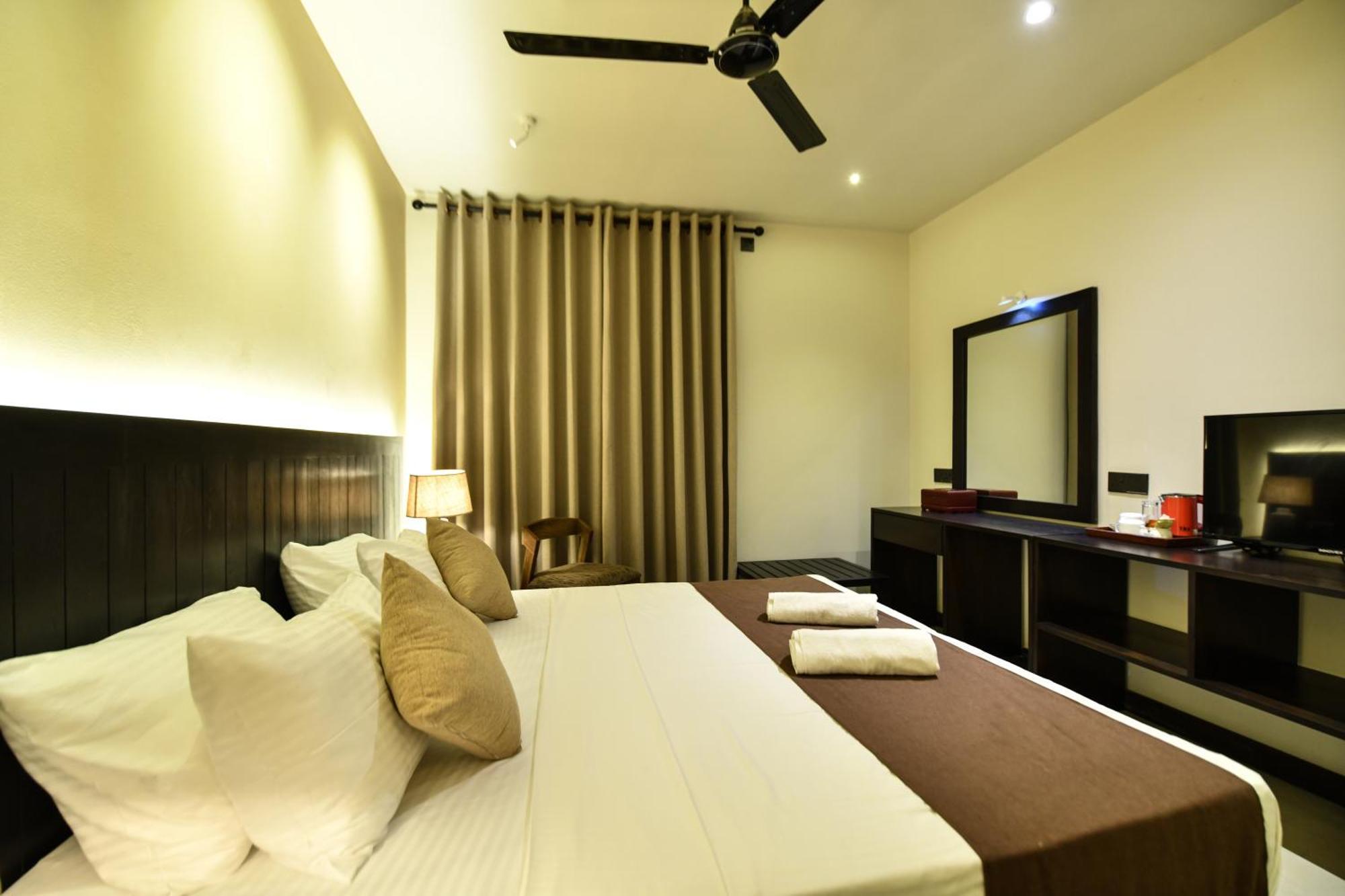Hiriketiya Beach Resort Диквела Екстериор снимка